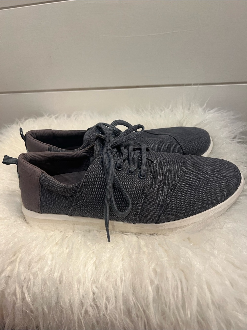 TOMS - Men's Casual Lace-Up Canvas Sneakers in Dark Gray Size 9.5 Like New
